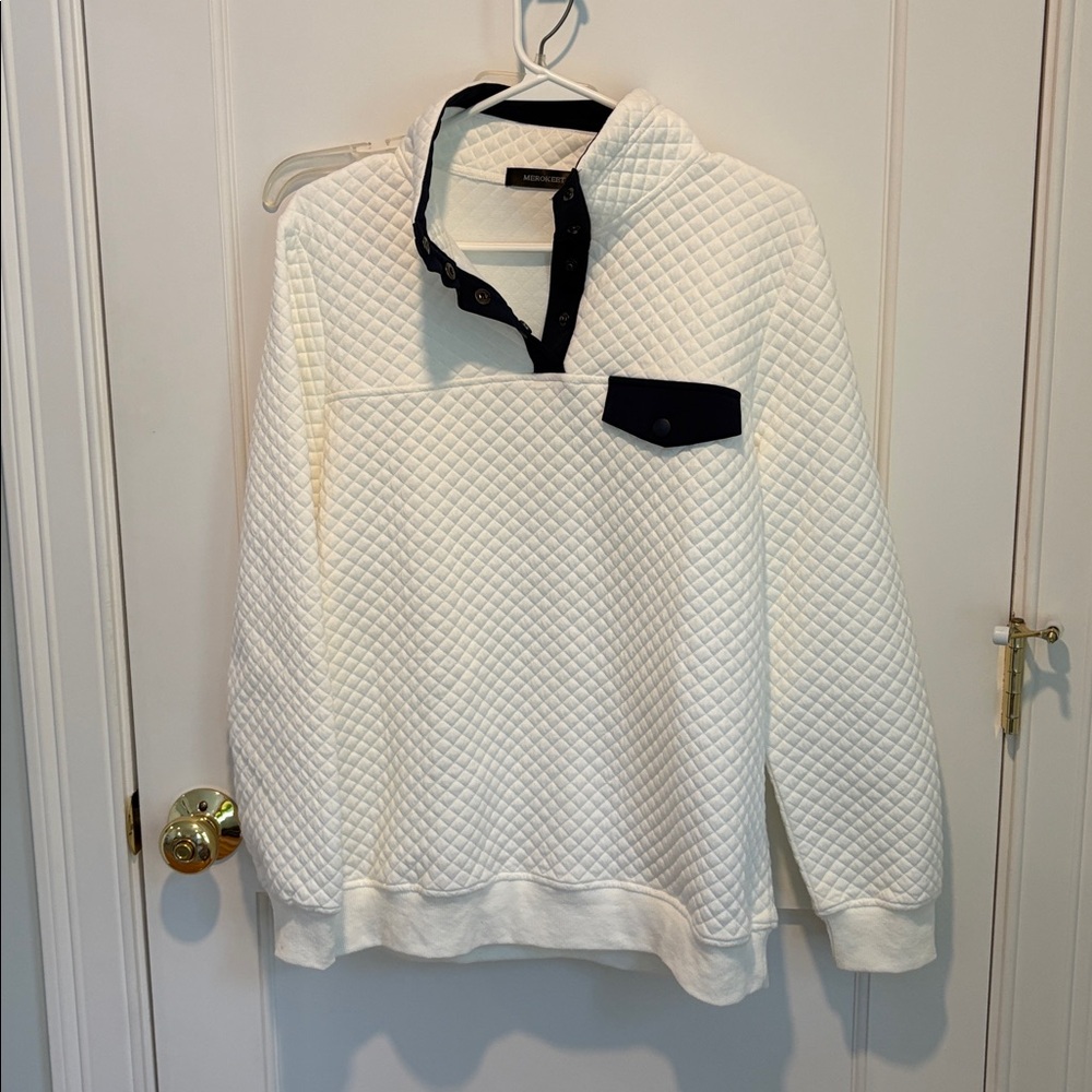 White Quilted Pullover with navy accent